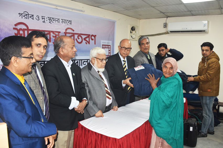 বরেন্দ্র বিশ্ববিদ্যালয়ের উদ্যোগে গরীব, দুঃস্থ  ও এতিম শীতার্তদের মাঝে শীতবস্ত্র বিতরণ