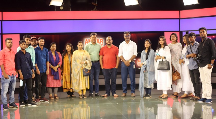 বরেন্দ্র বিশ্ববিদ্যালয়ের জার্নালিজম বিভাগের মিডিয়া হাউজ পরিদর্শন