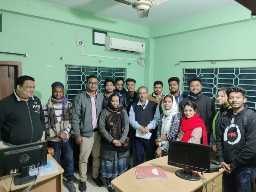বরেন্দ্র বিশ্ববিদ্যালয়ের জার্নালিজম বিভাগের শিক্ষার্থীদের দৈনিক সোনারদেশ পত্রিকা অফিস পরিদর্শন