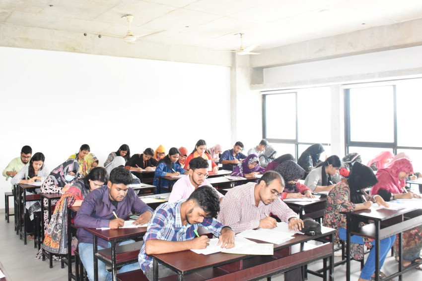 বরেন্দ্র বিশ্ববিদ্যালয়ের সামার ২০২৪  সেমিস্টারের ভর্তি পরীক্ষা অনুষ্ঠিত