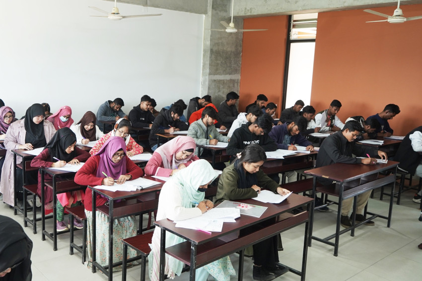 বরেন্দ্র বিশ্ববিদ্যালয়ের স্প্রিং ২০২৫ সেমিস্টারের ভর্তি পরীক্ষা অনুষ্ঠিত