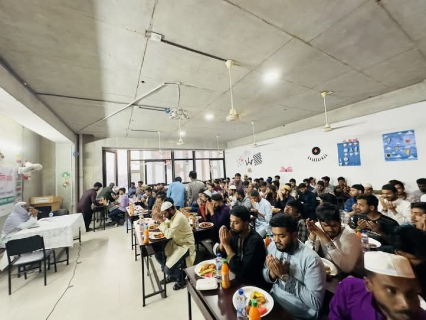 বরেন্দ্র বিশ্ববিদ্যালয়ের ২০তম এক্সিকিউটিভ কমিটি, ফার্মা-বি ক্লাব  কর্তৃক আয়োজিত ফার্মেসি পরিবারের "ইফতার ও দোয়া মাহফিল ২০২৫" সফলভাবে সম্পন্ন 