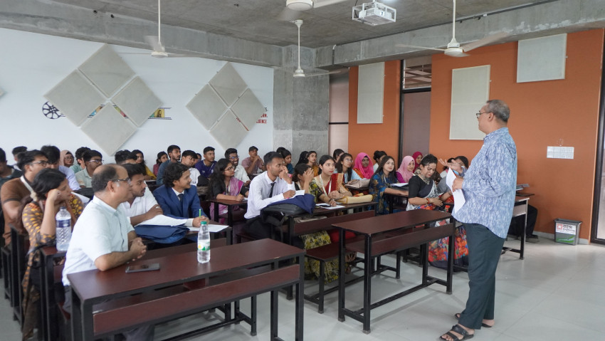 বরেন্দ্র বিশ্ববিদ্যালয়ে ‘পলিটিকাল ইকোনমি অফ মাস মিডিয়া’শীর্ষক সেমিনার অনুষ্ঠিত