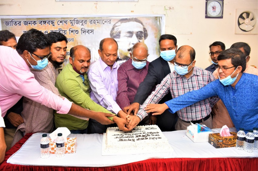 বরেন্দ্র বিশ্ববিদ্যালয়ে বঙ্গবন্ধুর ১০১তম জন্মবার্ষিকী এবং জাতীয় শিশু দিবস উদযাপন