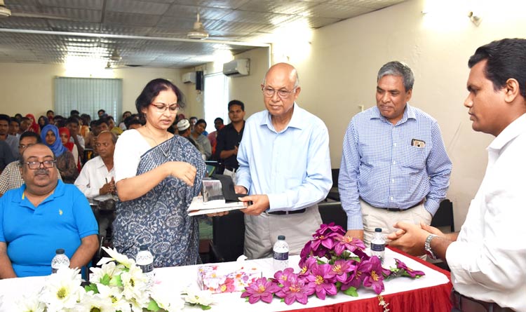 বরেন্দ্র বিশ্ববিদ্যালয়ে সমাজবিজ্ঞান বিভাগের উদ্যোগে কানাডাতে দক্ষিণ এশিয়ার অভিবাসন, স্বাস্থ্য ও জেন্ডার বিষয়ক সেমিনার অনুষ্ঠিত