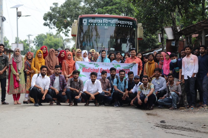 বরেন্দ্র বিশ্ববিদ্যালয় ফার্মেসী বিভাগের ১৫ তম ব্যাচের নাটোরের ঔষধি বাগান পরিদর্শন