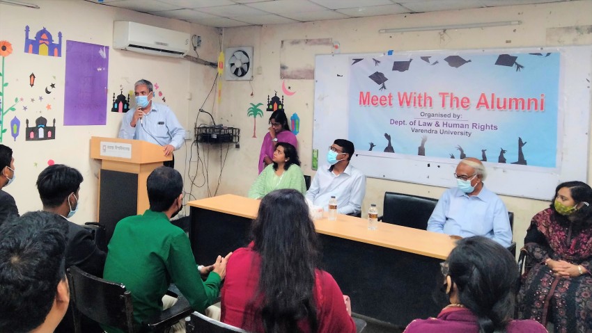 সমাবর্তন উপলক্ষে আইন ও মানবাধিকার বিভাগের প্রাক্তন শিক্ষার্থীদের পুনর্মিলনী