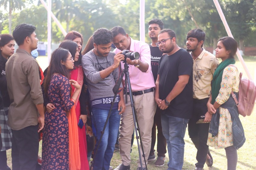 বরেন্দ্র বিশ্ববিদ্যালয়ের জার্নালিজম বিভাগের ‘ভিডিও প্রযোজনা’ বিষয়ক ফিল্ড ওয়ার্ক
