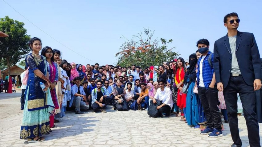  বরেন্দ্র বিশ্ববিদ্যালয়ের ফার্মেসি বিভাগ কর্তৃক গ্রীনভ্যালি পার্ক, লালপুর, নাটোরে দিনব্যপী ‘আনন্দ ভ্রমন’ আয়োজিত। 