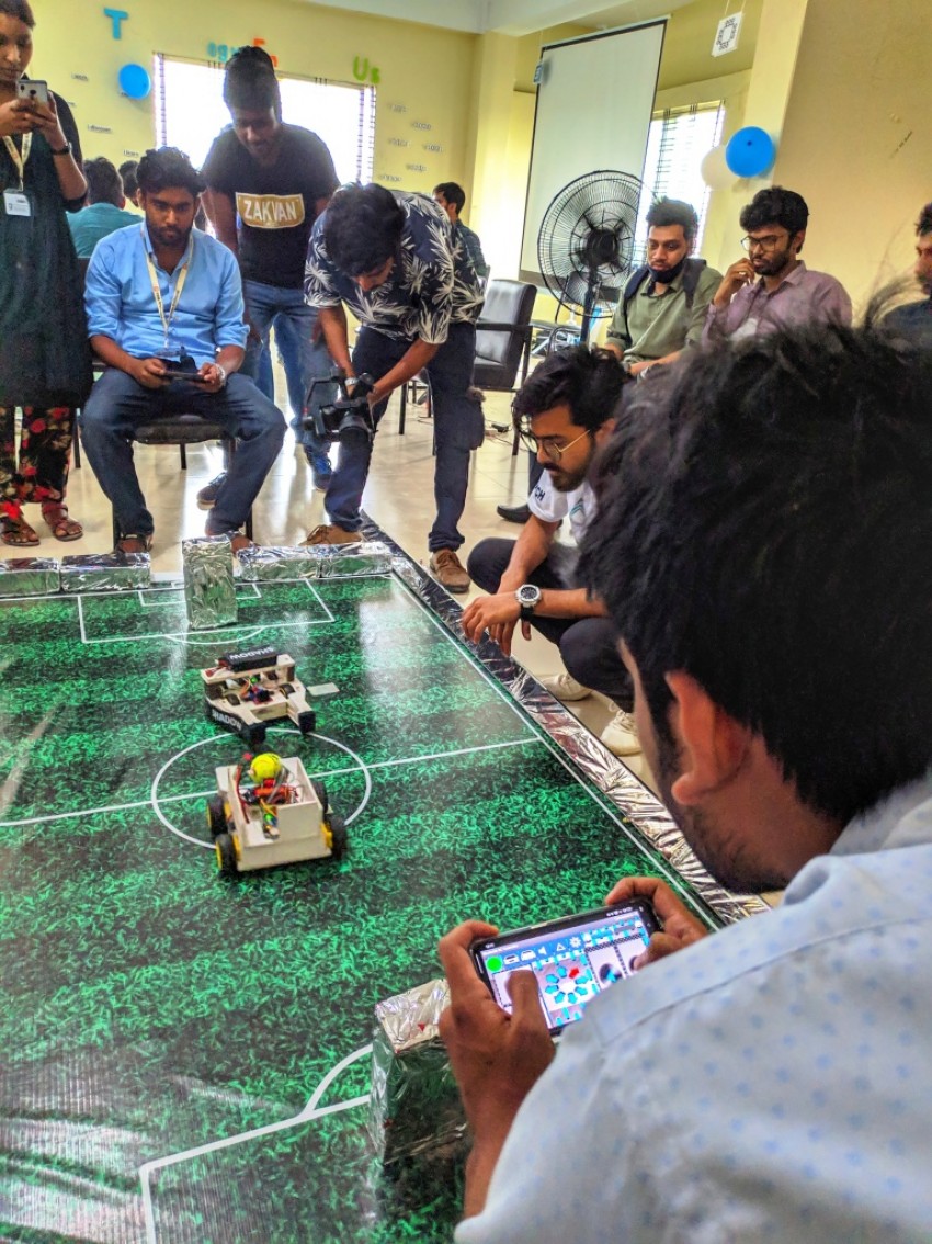 বরেন্দ্র বিশ্ববিদ্যালয় রোবটিক সোসাইটির উদ্দ্যোগে Robo Soccer 2022 সম্পন্ন 