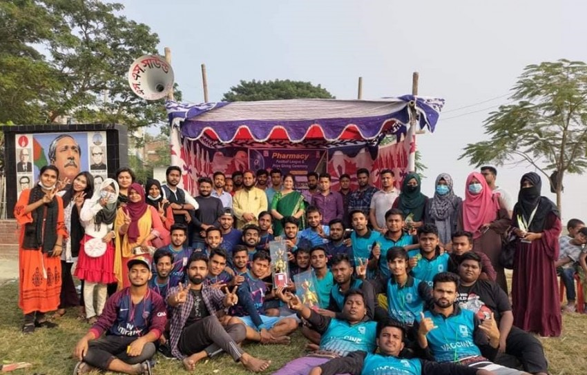 বরেন্দ্র বিশ্ববিদ্যালয়ের ফার্মেসী বিভাগের আন্তঃসেমিস্টার ফুটবল টুর্নামেন্ট ও পুরষ্কার বিতরণী