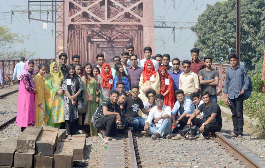 বরেন্দ্র বিশ্ববিদ্যালয়ের রাষ্ট্রবিজ্ঞান বিভাগের শিক্ষা সফর অনুষ্ঠিত