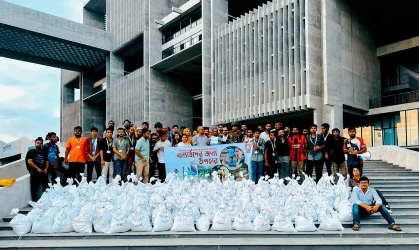 বন্যার্তদের পাশে বরেন্দ্র বিশ্ববিদ্যালয়ের ইংরেজি বিভাগ