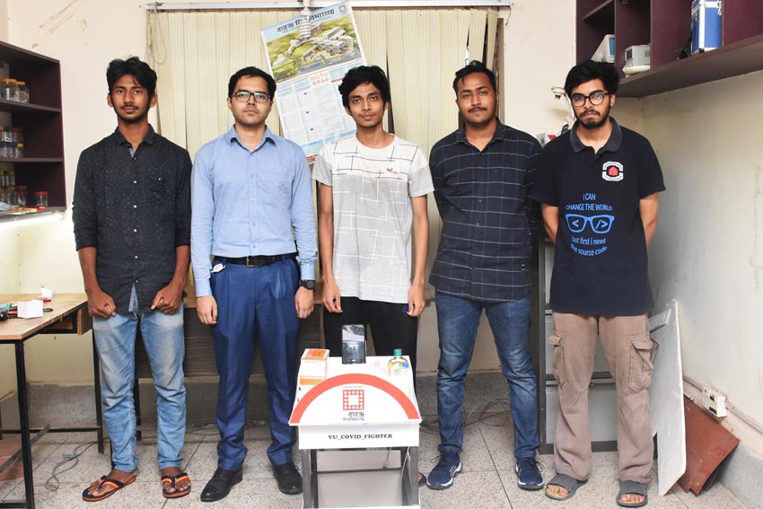 কম্পিউটার সায়েন্স অ্যান্ড ইঞ্জিনিয়ারিং বিভাগের তৈরি কোভিড-১৯ রোগীর সহায়ক যন্ত্র