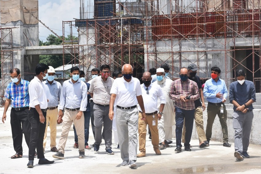 নির্মাণাধীন স্থায়ী ক্যাম্পাস পরিদর্শন করলেন  বরেন্দ্র বিশ্ববিদ্যালয় ট্রাস্টের চেয়ারম্যান