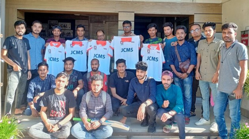 জার্নালিজম বিভাগের ক্রিকেট টুর্নামেন্টের জার্সি উন্মোচন