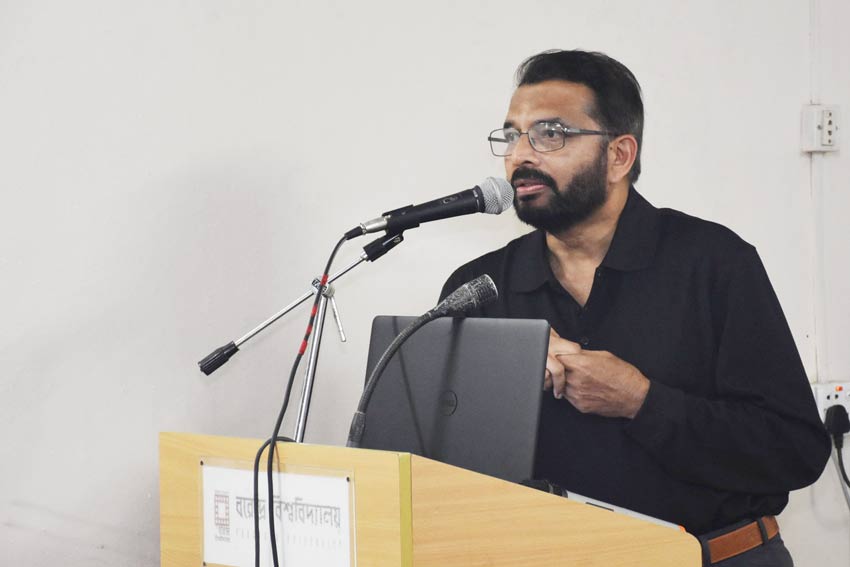 বরেন্দ্র বিশ্ববিদ্যালয়ের উপ-উপাচার্য প্রফেসর ড. রশিদুল হক মহোদয়ের সাথে সম্মানিত শিক্ষকবৃন্দের পরিচিতি অনুষ্ঠান