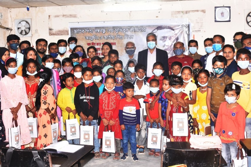 বরেন্দ্র বিশ্ববিদ্যালয়ে জাতির পিতা বঙ্গবন্ধুর ১০২ তম জন্মবার্ষিকী এবং জাতীয় শিশু দিবস উদযাপন