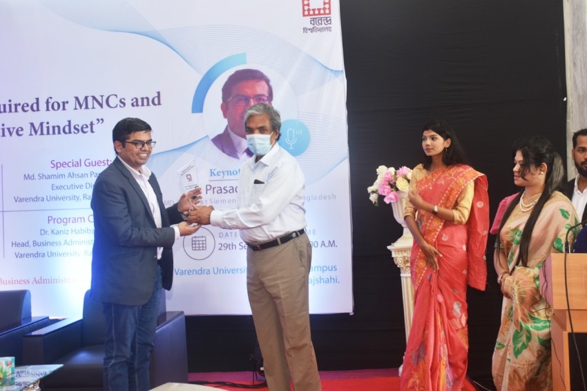 বরেন্দ্র বিশ্ববিদ্যালয়ে বহুজাতিক কোম্পানিতে চাকুরীর প্রয়োজনীয় দক্ষতা এবং ইতিবাচক মনোভাব বিষয়ক সেমিনার